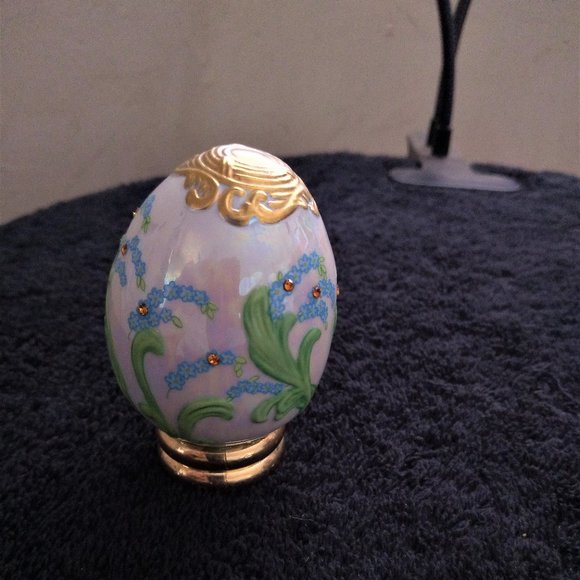 Vintage Faberge Style Floral Jeweled Egg On Stand/Ornate White and Gold Glass - Picture 3 of 8